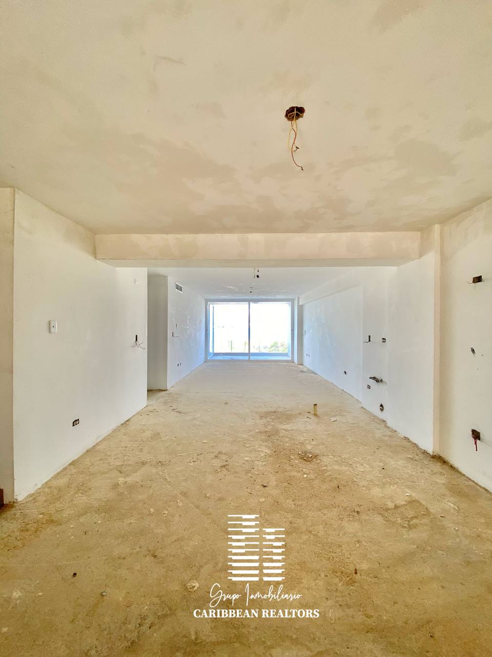 EN VENTA APARTAMENTO CON ESPECTACULAR VISTA AL MAR EN MORRO DE LA MAR II. AV RAUL LEONI