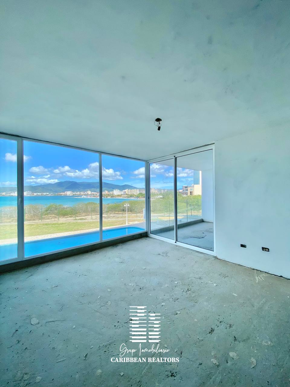 EN VENTA APARTAMENTO CON ESPECTACULAR VISTA AL MAR EN MORRO DE LA MAR II. AV RAUL LEONI