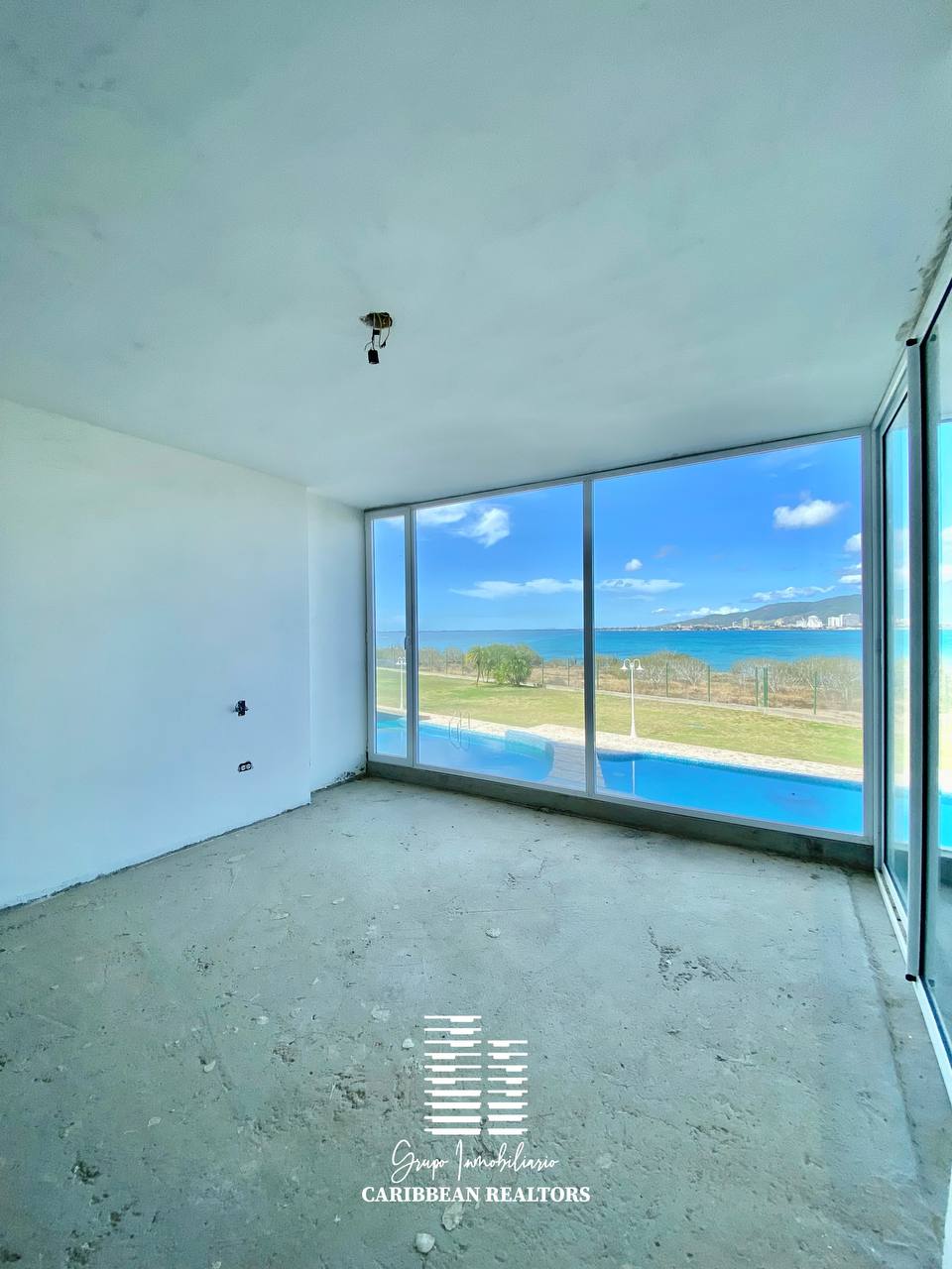 EN VENTA APARTAMENTO CON ESPECTACULAR VISTA AL MAR EN MORRO DE LA MAR II. AV RAUL LEONI