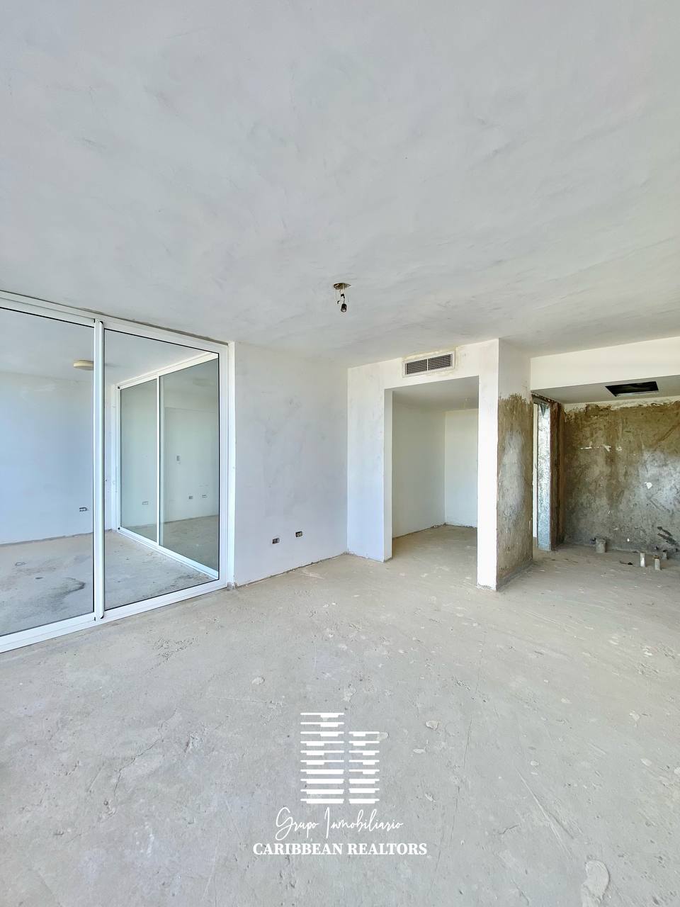 EN VENTA APARTAMENTO CON ESPECTACULAR VISTA AL MAR EN MORRO DE LA MAR II. AV RAUL LEONI