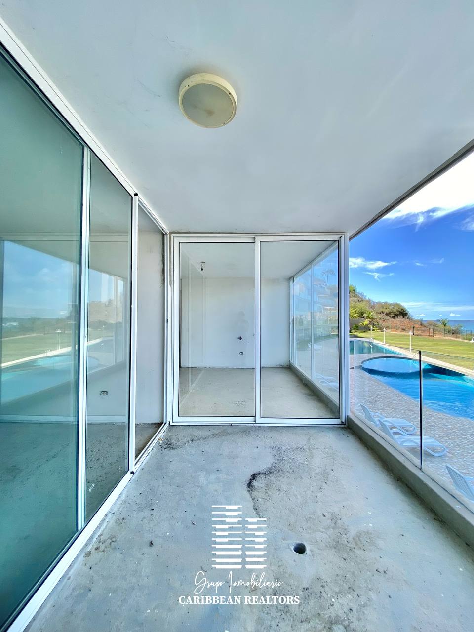 EN VENTA APARTAMENTO CON ESPECTACULAR VISTA AL MAR EN MORRO DE LA MAR II. AV RAUL LEONI