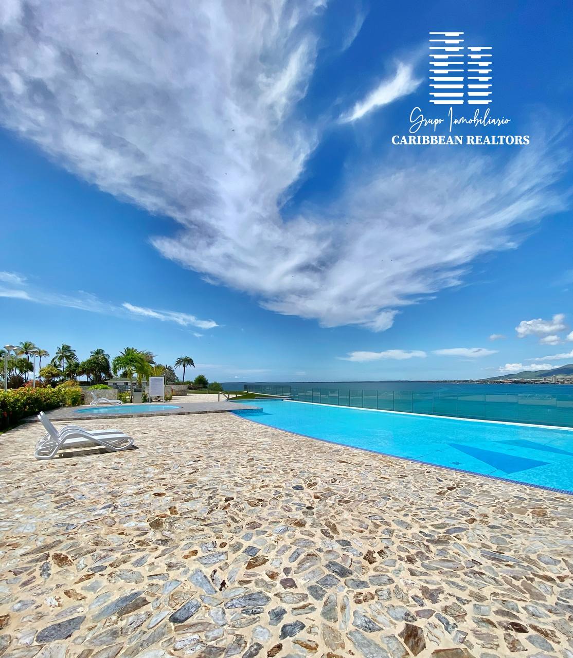 EN VENTA APARTAMENTO CON ESPECTACULAR VISTA AL MAR EN MORRO DE LA MAR II. AV RAUL LEONI