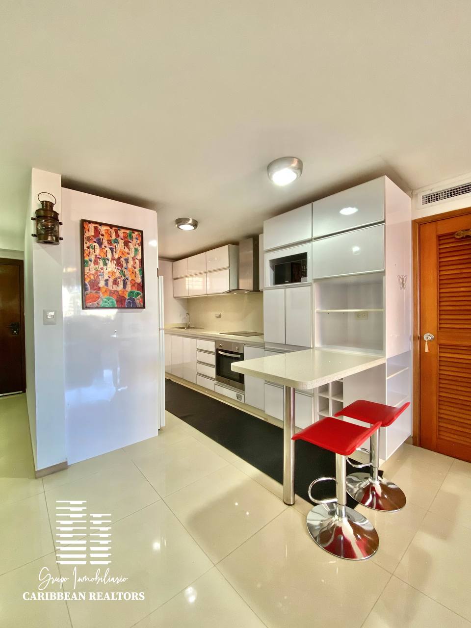 EN ALQUILER FIJO COMODO APARTAMENTO EN EL CONJ RESD VINCENZO. COSTA AZUL