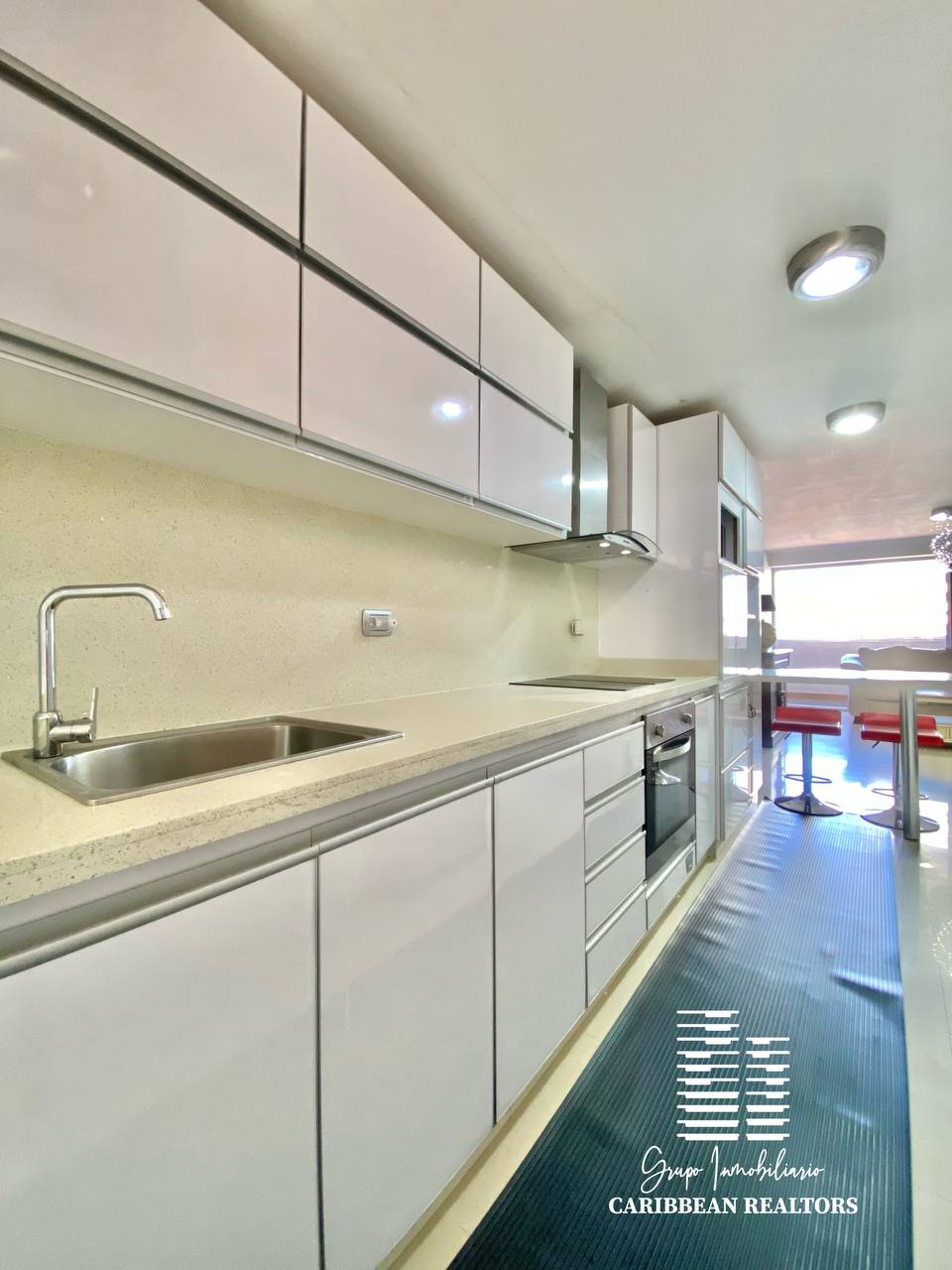 EN ALQUILER FIJO COMODO APARTAMENTO EN EL CONJ RESD VINCENZO. COSTA AZUL