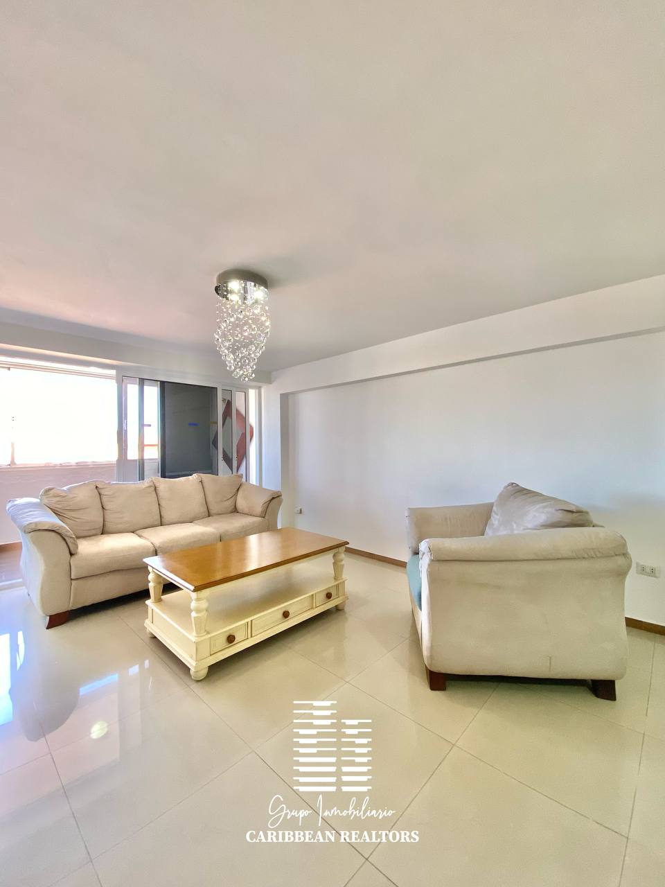 EN ALQUILER FIJO COMODO APARTAMENTO EN EL CONJ RESD VINCENZO. COSTA AZUL