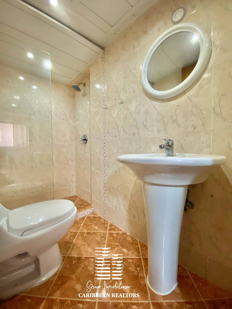 EN ALQUILER FIJO COMODO APARTAMENTO EN EL CONJ RESD VINCENZO. COSTA AZUL