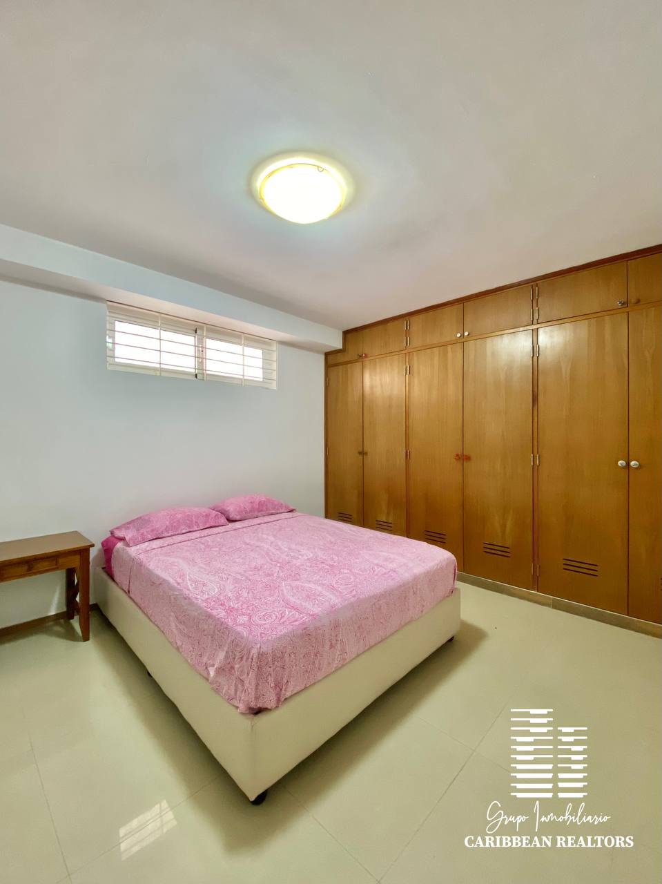 EN ALQUILER FIJO COMODO APARTAMENTO EN EL CONJ RESD VINCENZO. COSTA AZUL