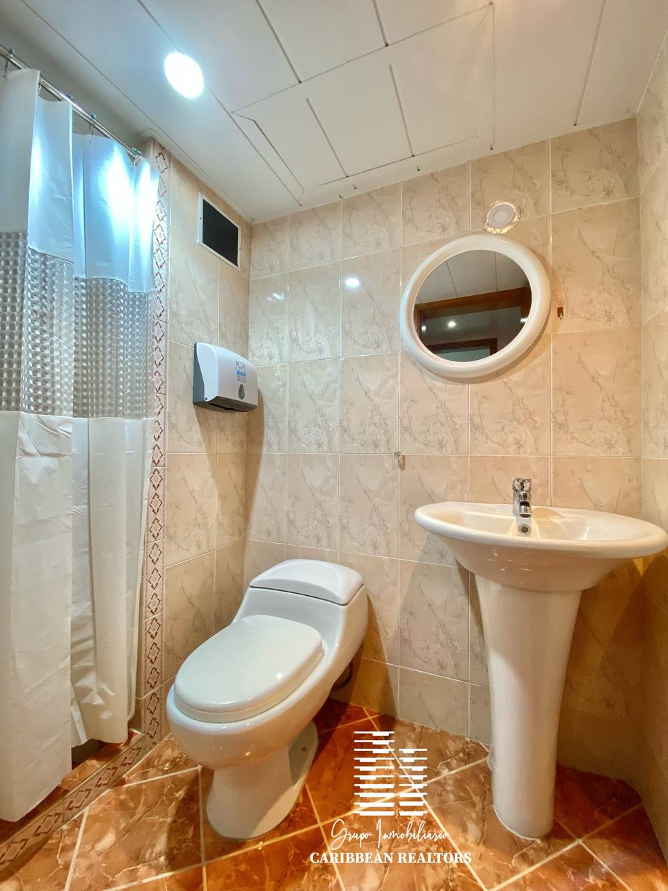 EN ALQUILER FIJO COMODO APARTAMENTO EN EL CONJ RESD VINCENZO. COSTA AZUL