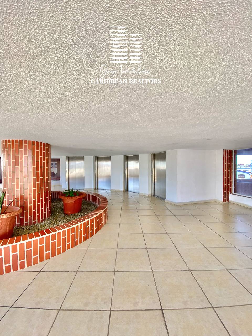 EN ALQUILER FIJO COMODO APARTAMENTO EN EL CONJ RESD VINCENZO. COSTA AZUL