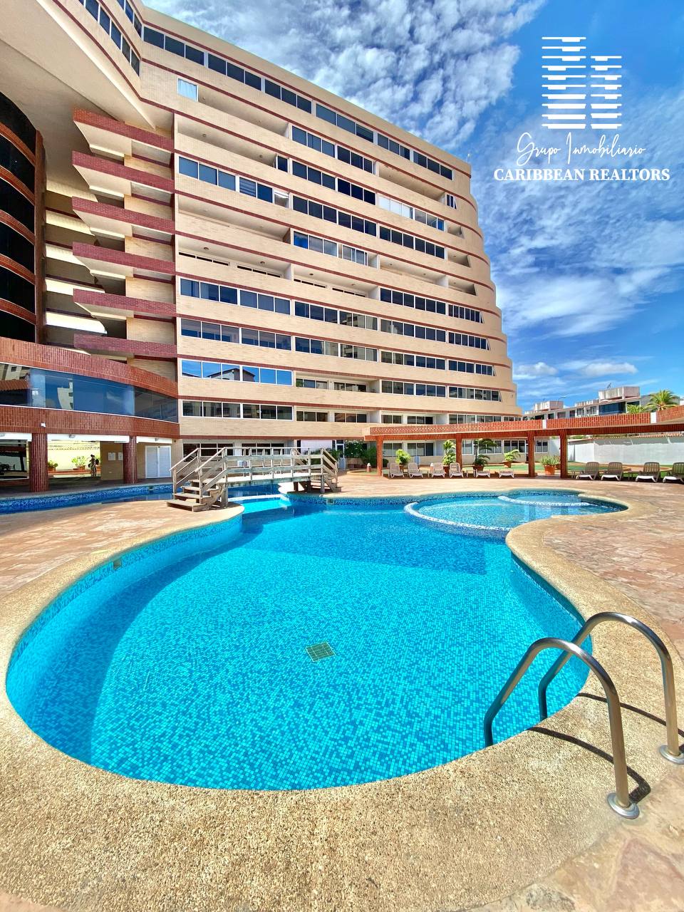 EN ALQUILER FIJO COMODO APARTAMENTO EN EL CONJ RESD VINCENZO. COSTA AZUL