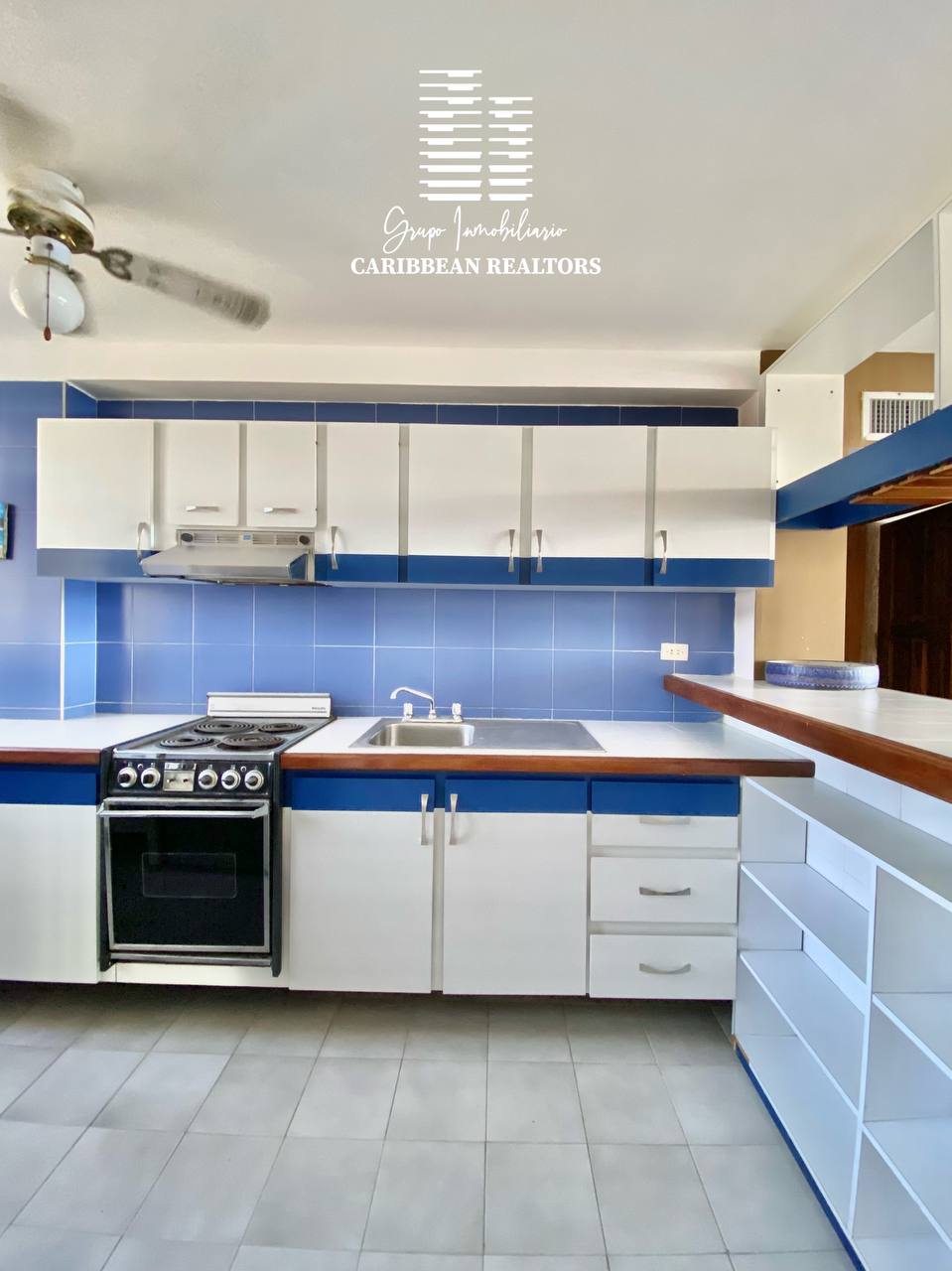 EN VENTA APARTAMENTO CON VISTA AL MAR EN EL CONJ RESD LA BALANDRA. PAMPATAR