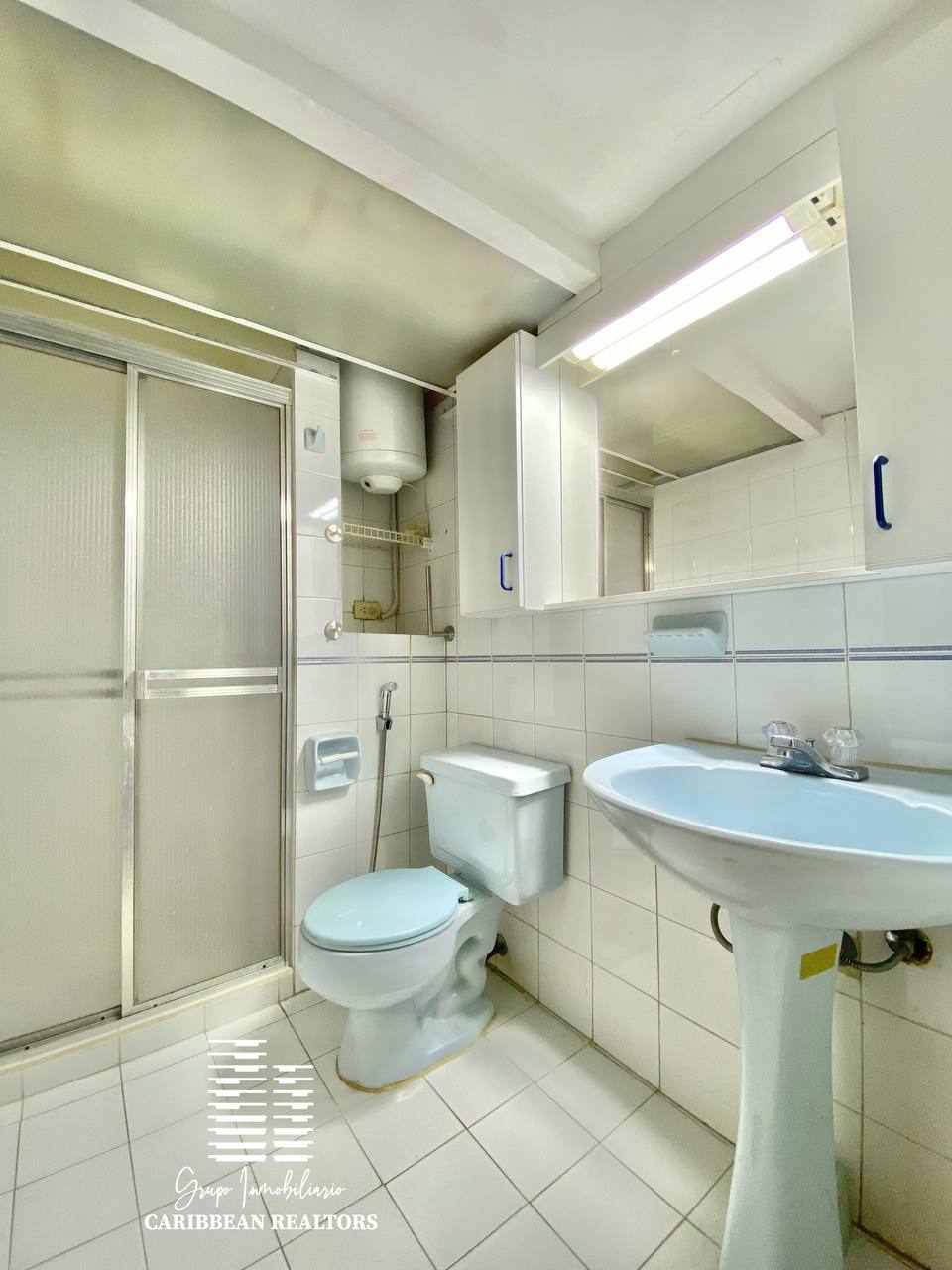 EN VENTA APARTAMENTO CON VISTA AL MAR EN EL CONJ RESD LA BALANDRA. PAMPATAR