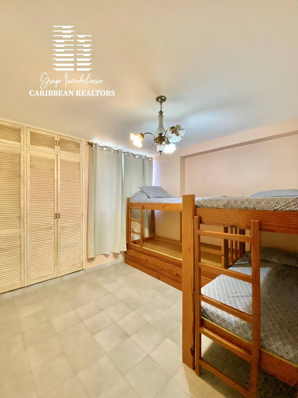 EN VENTA APARTAMENTO CON VISTA AL MAR EN EL CONJ RESD LA BALANDRA. PAMPATAR