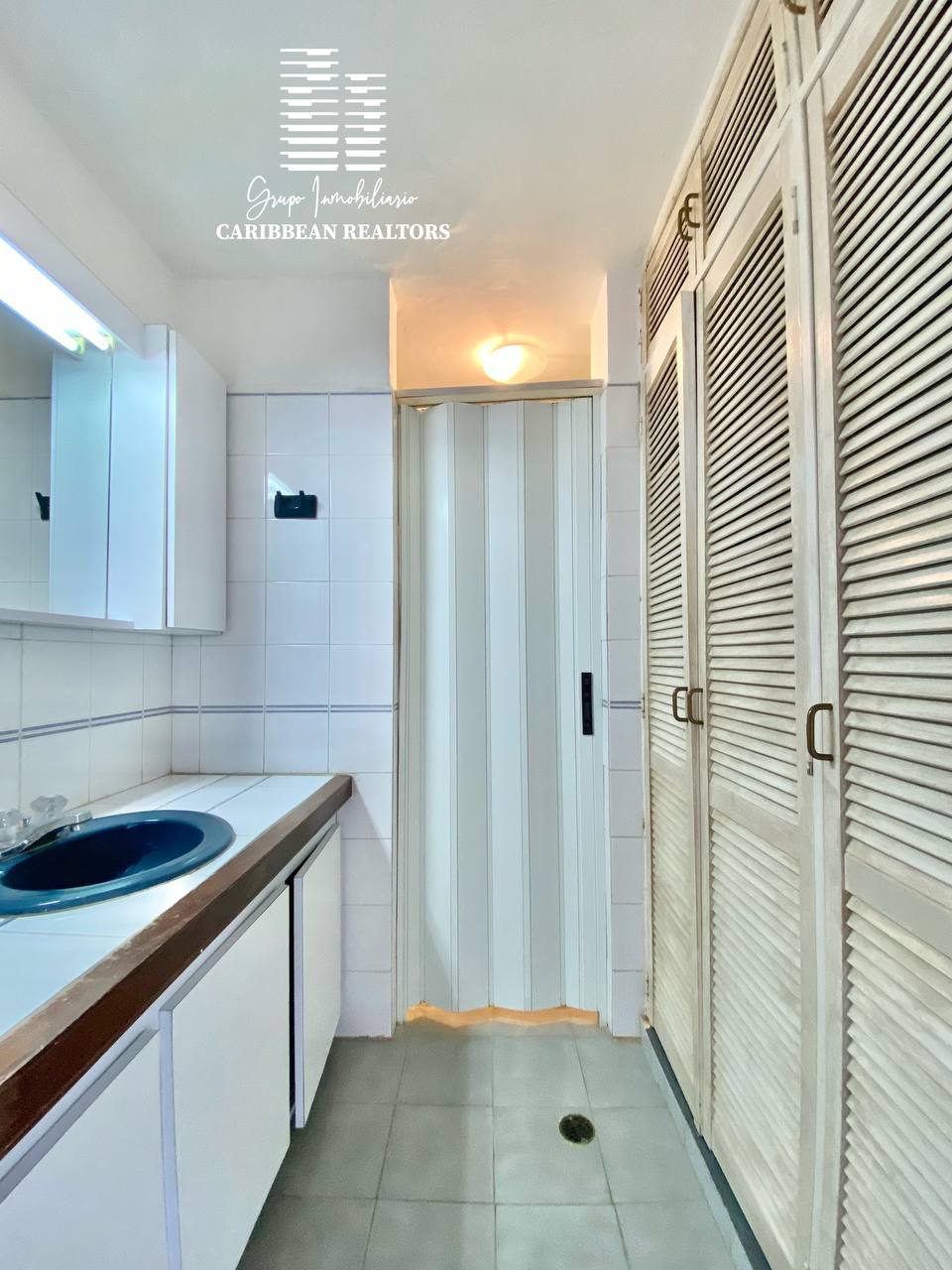 EN VENTA APARTAMENTO CON VISTA AL MAR EN EL CONJ RESD LA BALANDRA. PAMPATAR