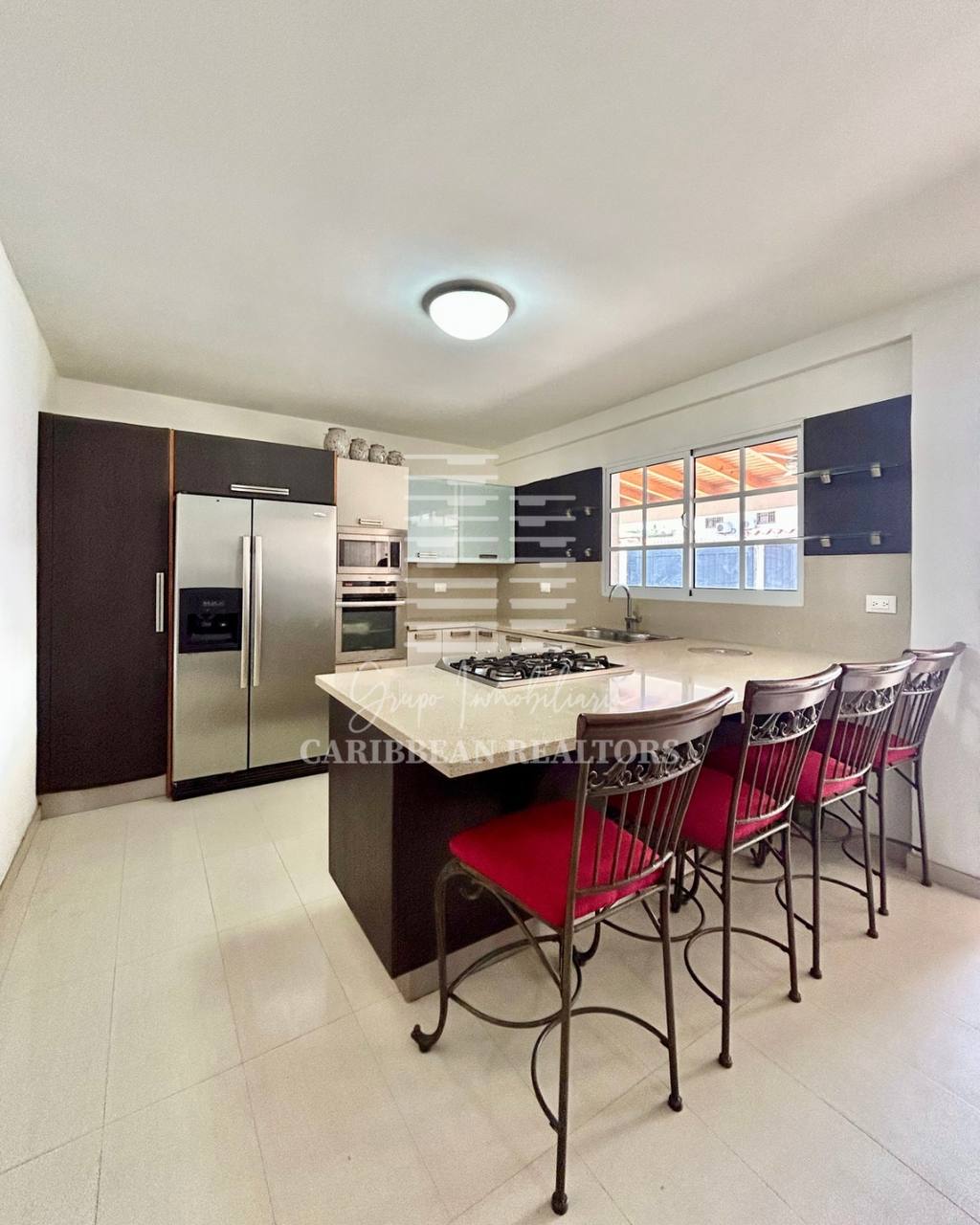 EN VENTA AMPLIA CASA EN LA URBANIZACION YAQUE ALTO COUNTRY CLUB. ATAMO SUR