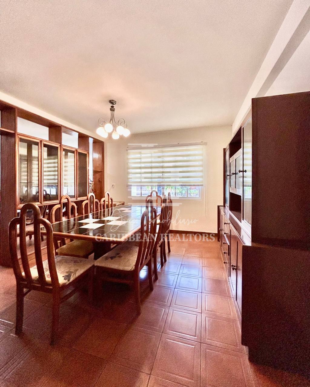 EN VENTA AMPLIA CASA EN LA URBANIZACION YAQUE ALTO COUNTRY CLUB. ATAMO SUR