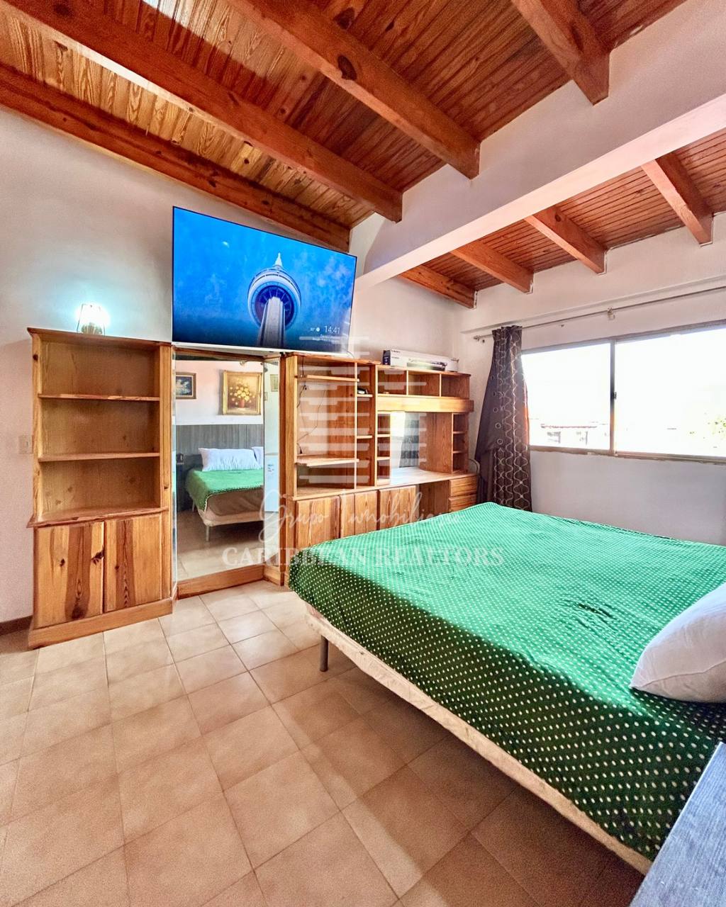 EN VENTA AMPLIA CASA EN LA URBANIZACION YAQUE ALTO COUNTRY CLUB. ATAMO SUR