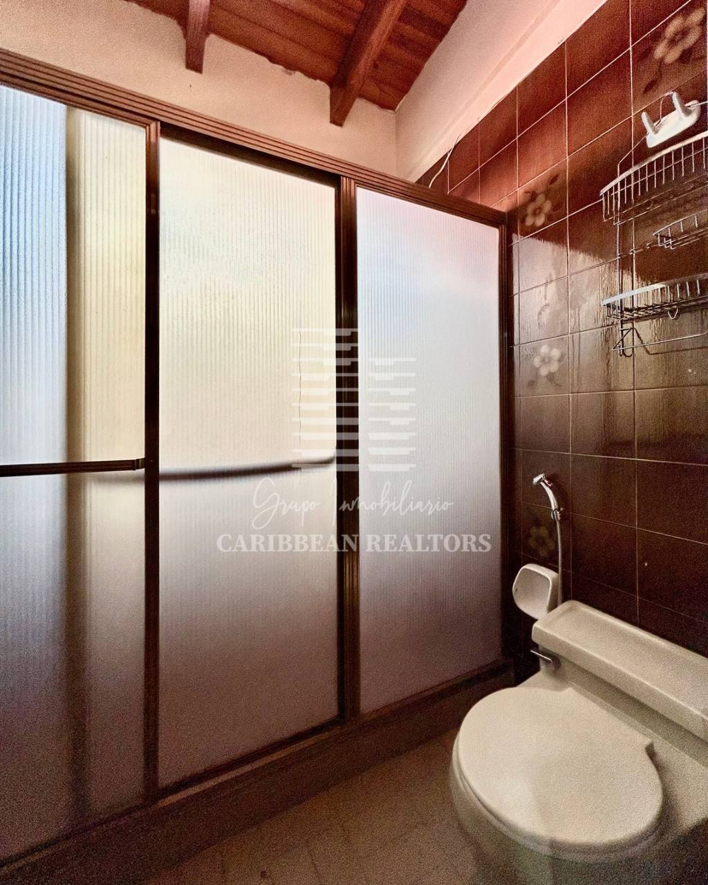 EN VENTA AMPLIA CASA EN LA URBANIZACION YAQUE ALTO COUNTRY CLUB. ATAMO SUR
