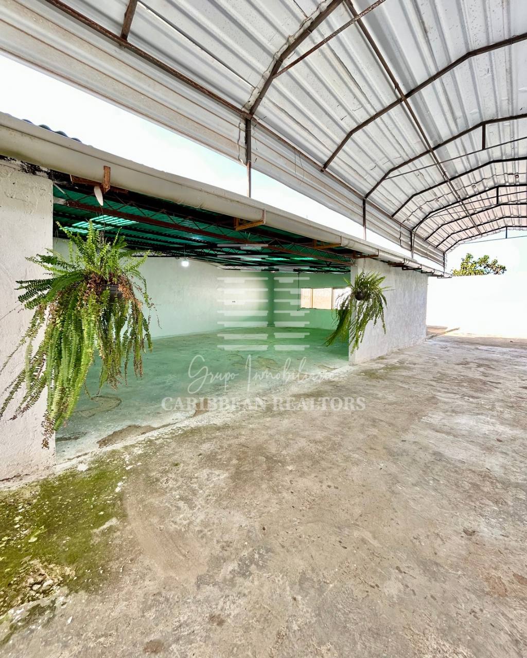 EN VENTA AMPLIA CASA EN LA URBANIZACION YAQUE ALTO COUNTRY CLUB. ATAMO SUR