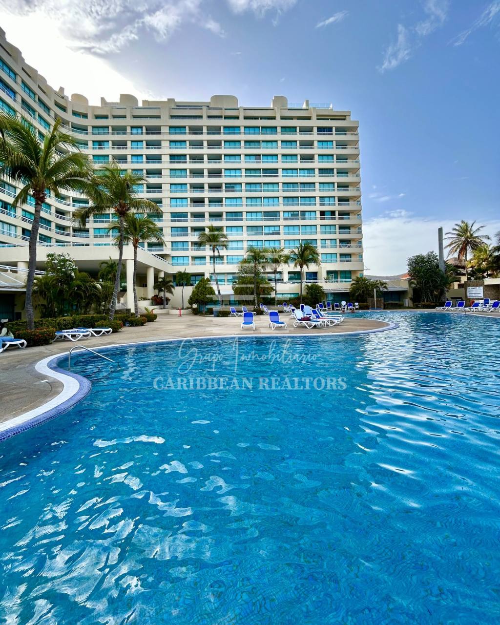 EN ALQUILER VACACIONAL MODERNO APARTAMENTO DE PLAYA EN EL CONDOMINIO BAHIA DORADA. PLAYA MORENO. PAMPATAR