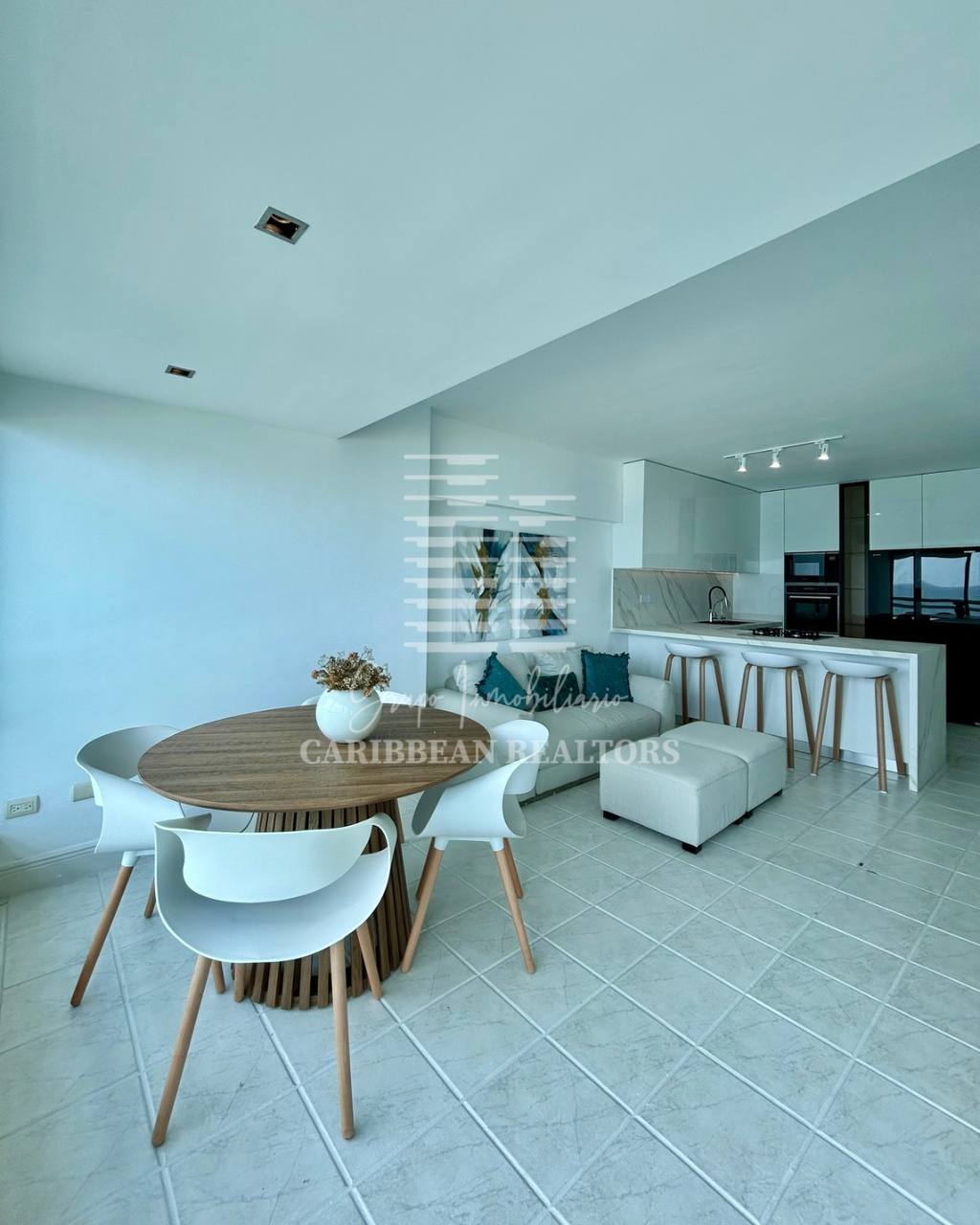 EN ALQUILER VACACIONAL MODERNO APARTAMENTO DE PLAYA EN EL CONDOMINIO BAHIA DORADA. PLAYA MORENO. PAMPATAR