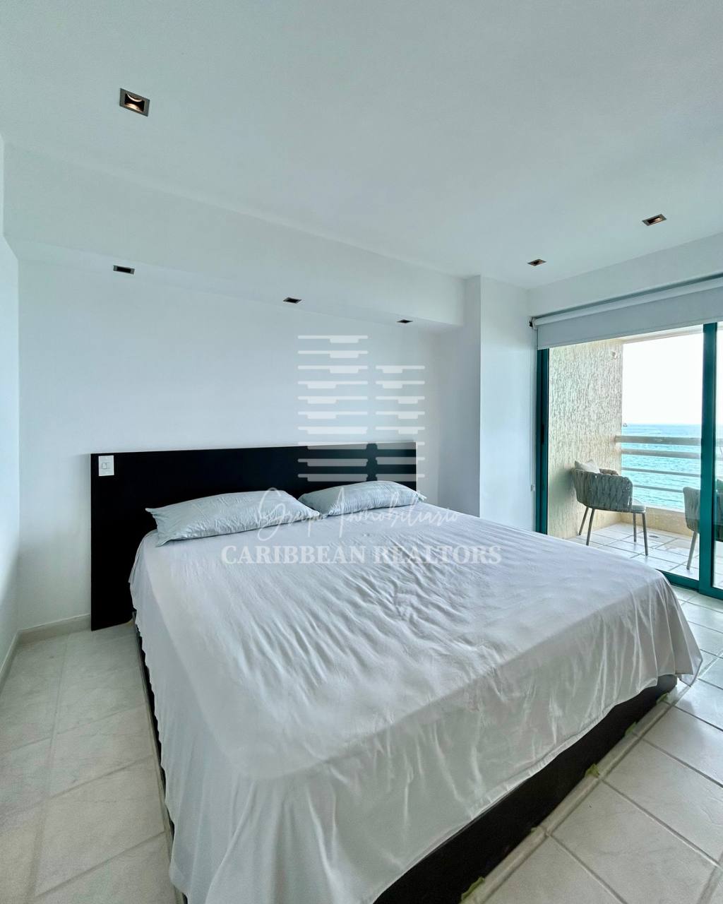 EN ALQUILER VACACIONAL MODERNO APARTAMENTO DE PLAYA EN EL CONDOMINIO BAHIA DORADA. PLAYA MORENO. PAMPATAR