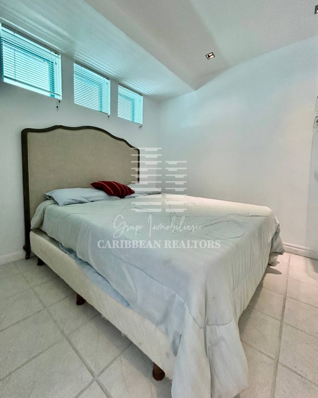 EN ALQUILER VACACIONAL MODERNO APARTAMENTO DE PLAYA EN EL CONDOMINIO BAHIA DORADA. PLAYA MORENO. PAMPATAR