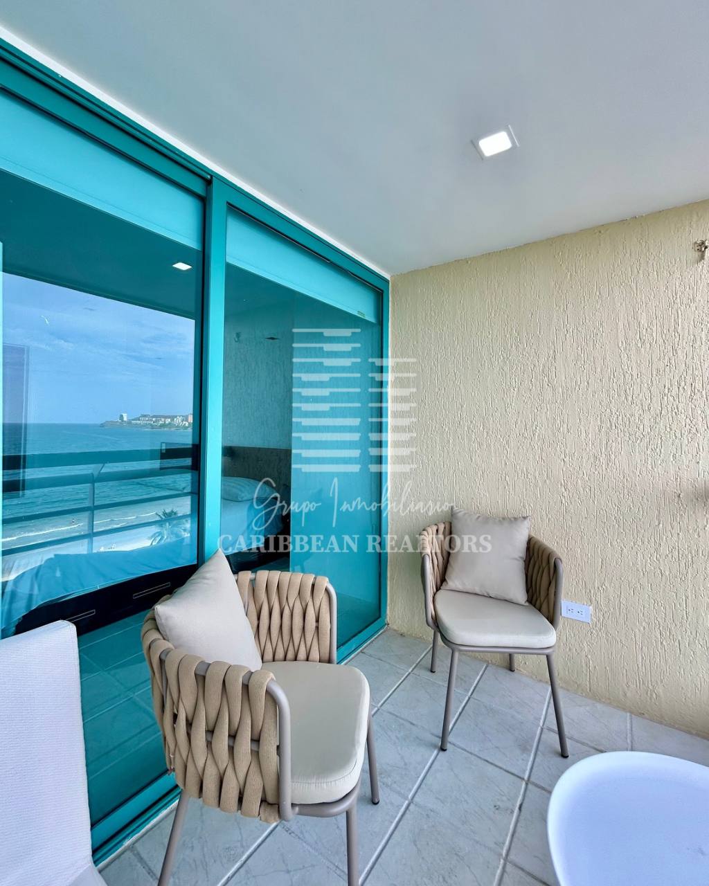 EN ALQUILER VACACIONAL MODERNO APARTAMENTO DE PLAYA EN EL CONDOMINIO BAHIA DORADA. PLAYA MORENO. PAMPATAR