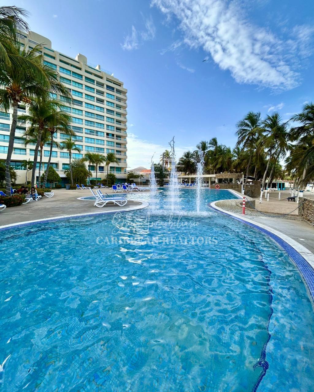 EN ALQUILER VACACIONAL MODERNO APARTAMENTO DE PLAYA EN EL CONDOMINIO BAHIA DORADA. PLAYA MORENO. PAMPATAR