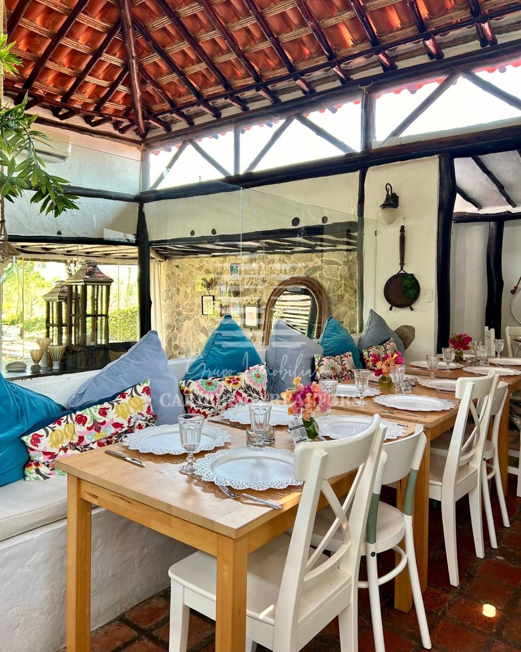 EN VENTA HERMOSA POSADA UBICADA EN GUACUCO COMPLETAMENTE EQUIPADA.