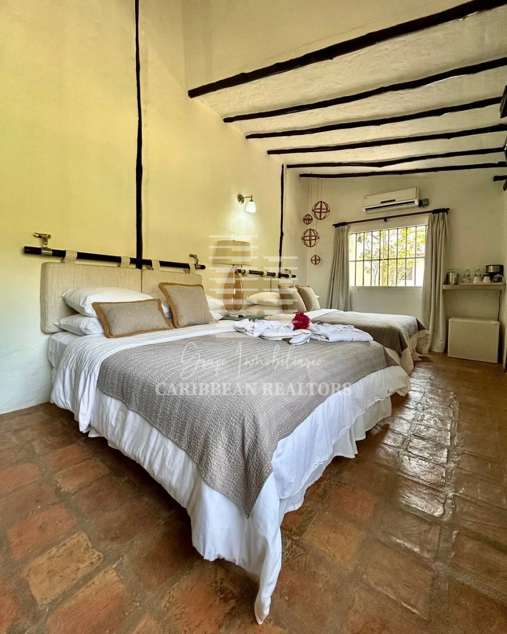 EN VENTA HERMOSA POSADA UBICADA EN GUACUCO COMPLETAMENTE EQUIPADA.