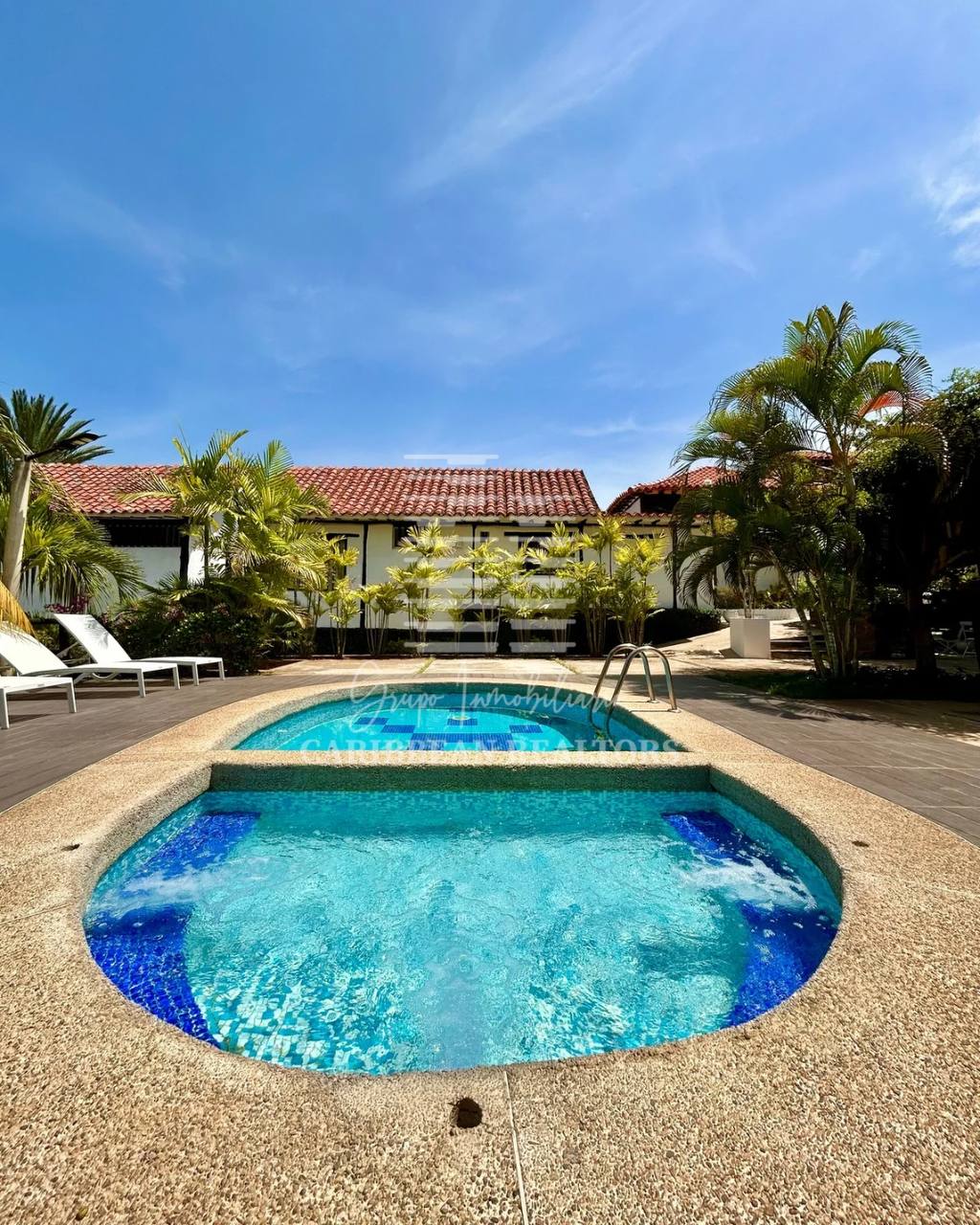 EN VENTA HERMOSA POSADA UBICADA EN GUACUCO COMPLETAMENTE EQUIPADA.