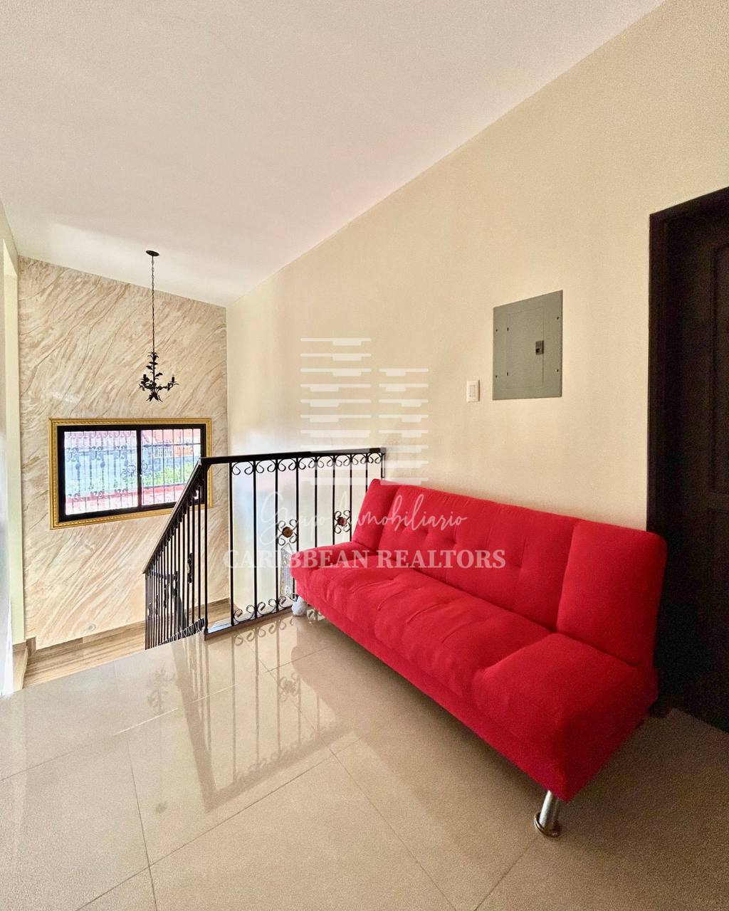 EN VENTA AMPLIA CASA EN LA URBANIZACION SABANAMAR. 