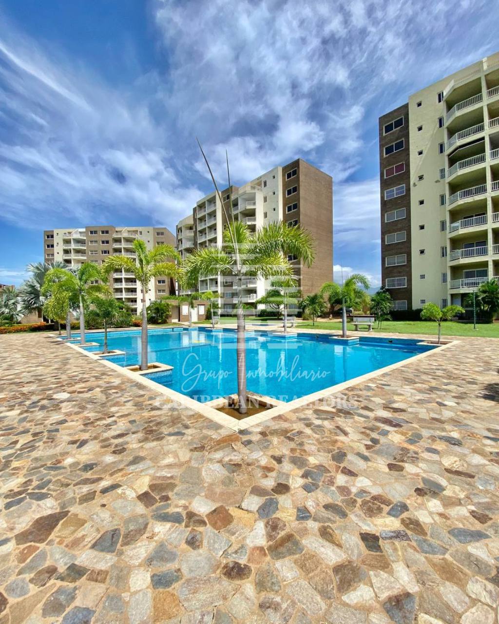 EN VENTA APARTAMENTO EN EL CONUNTO RESIDENCIAL CARENERO. COSTA AZUL