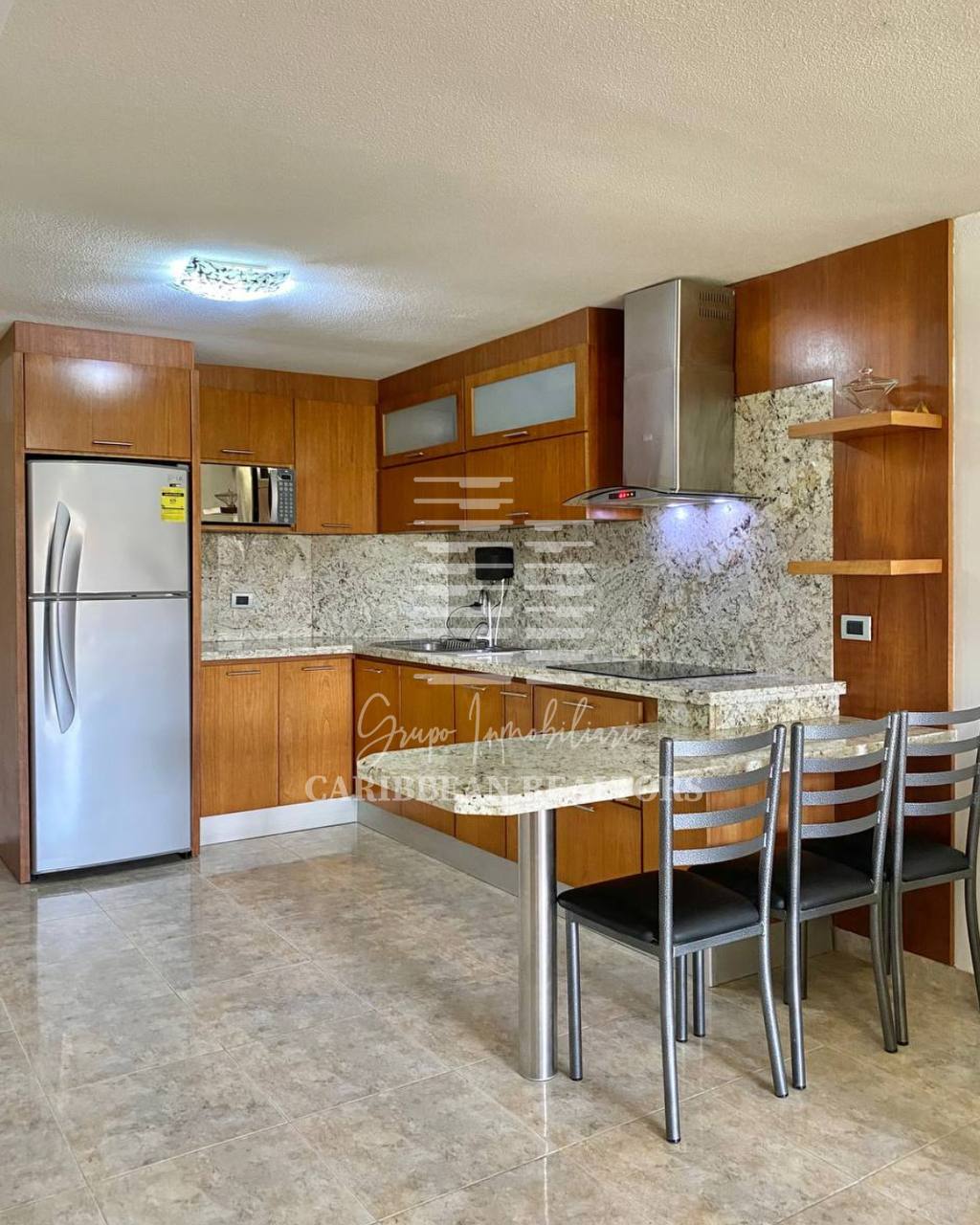 EN VENTA APARTAMENTO EN EL CONUNTO RESIDENCIAL CARENERO. COSTA AZUL
