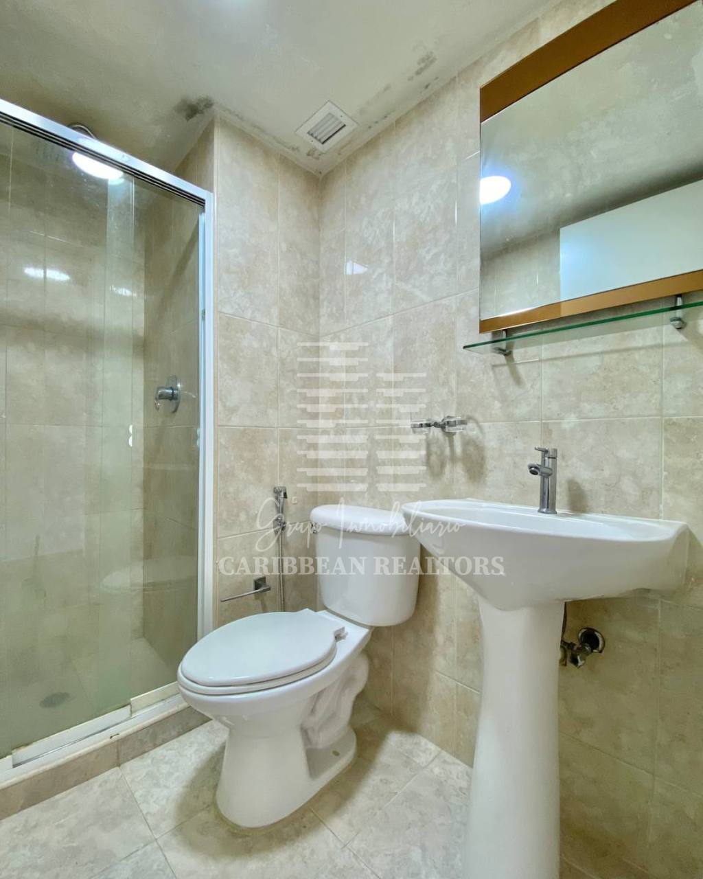 EN VENTA APARTAMENTO EN EL CONUNTO RESIDENCIAL CARENERO. COSTA AZUL