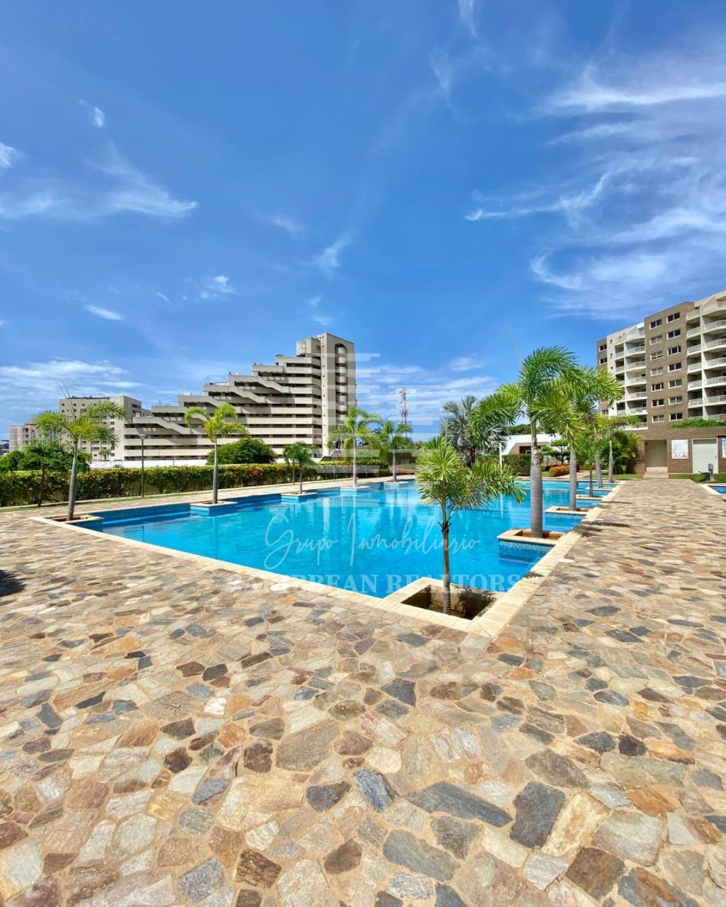 EN VENTA APARTAMENTO EN EL CONUNTO RESIDENCIAL CARENERO. COSTA AZUL