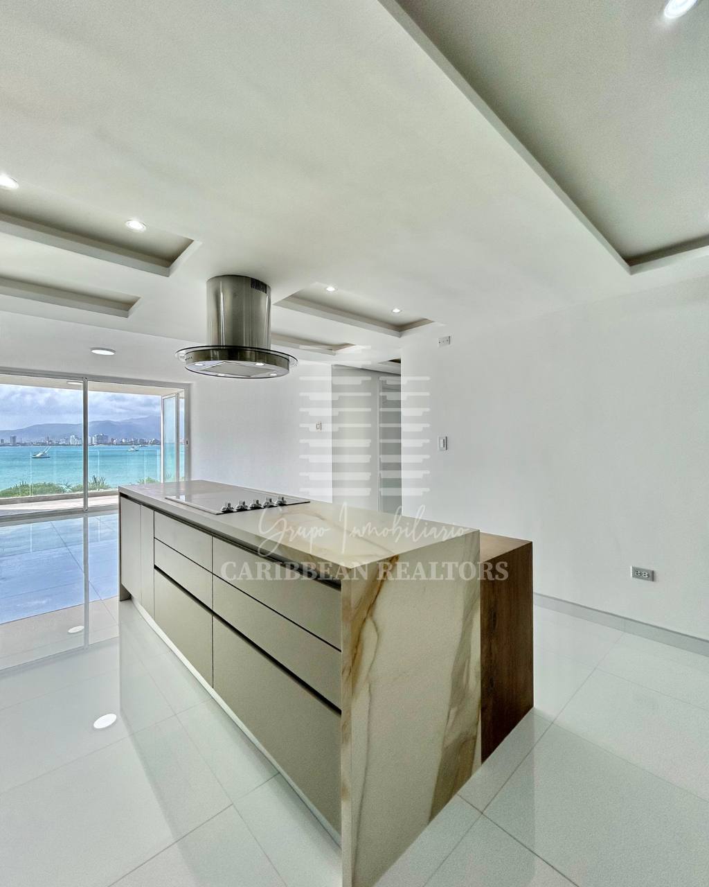 EN VENTA MODERNO APARTAMENTO CON VISTA AL MAR EN EL CONJUNTO RESIDENCIAL MORRO DE LA MAR II. 