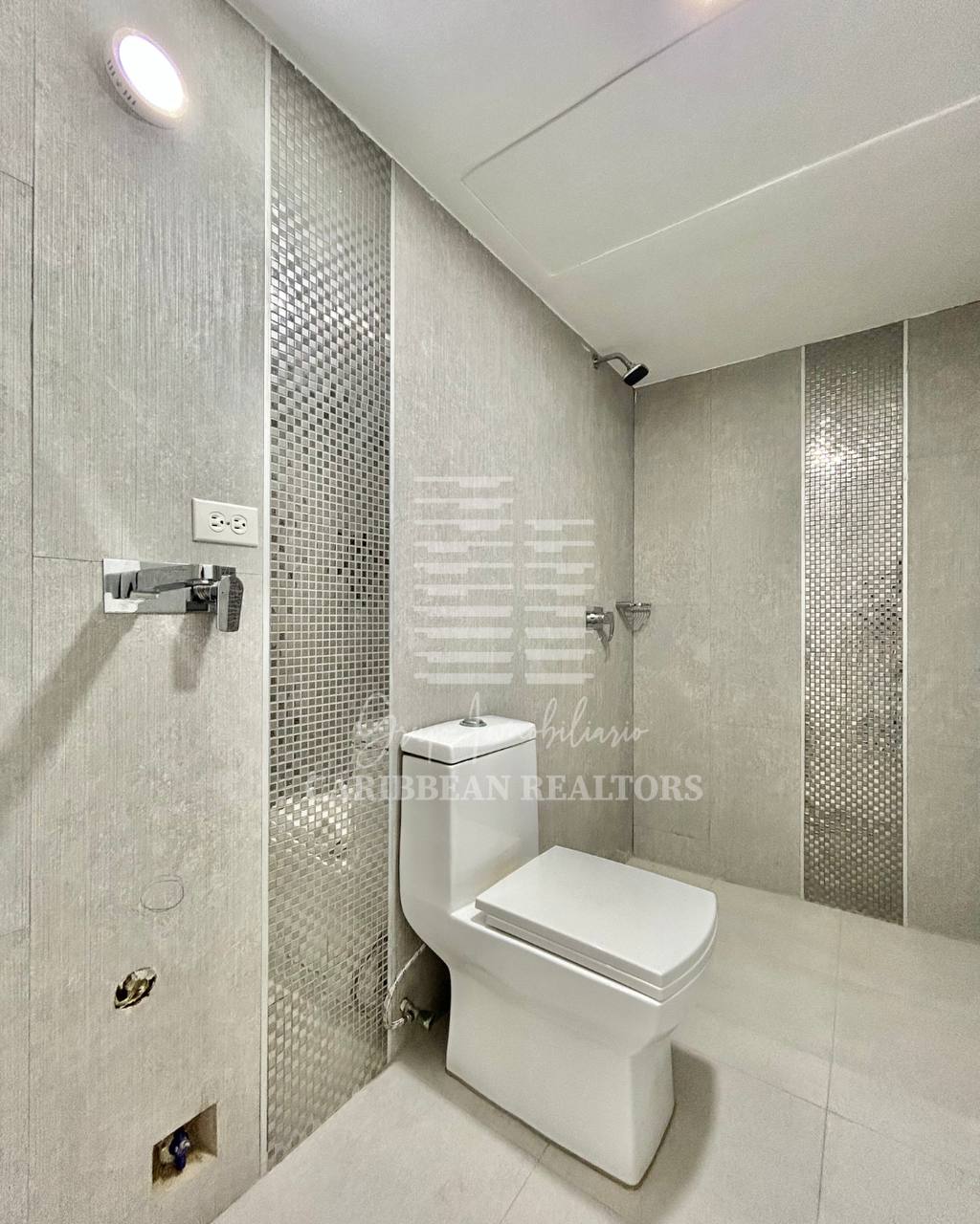 EN VENTA MODERNO APARTAMENTO CON VISTA AL MAR EN EL CONJUNTO RESIDENCIAL MORRO DE LA MAR II. 