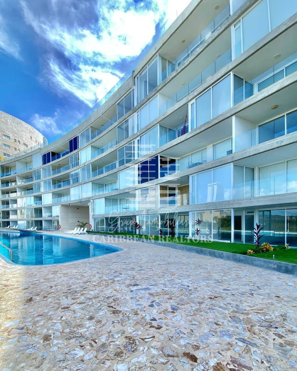 EN VENTA MODERNO APARTAMENTO CON VISTA AL MAR EN EL CONJUNTO RESIDENCIAL MORRO DE LA MAR II. 