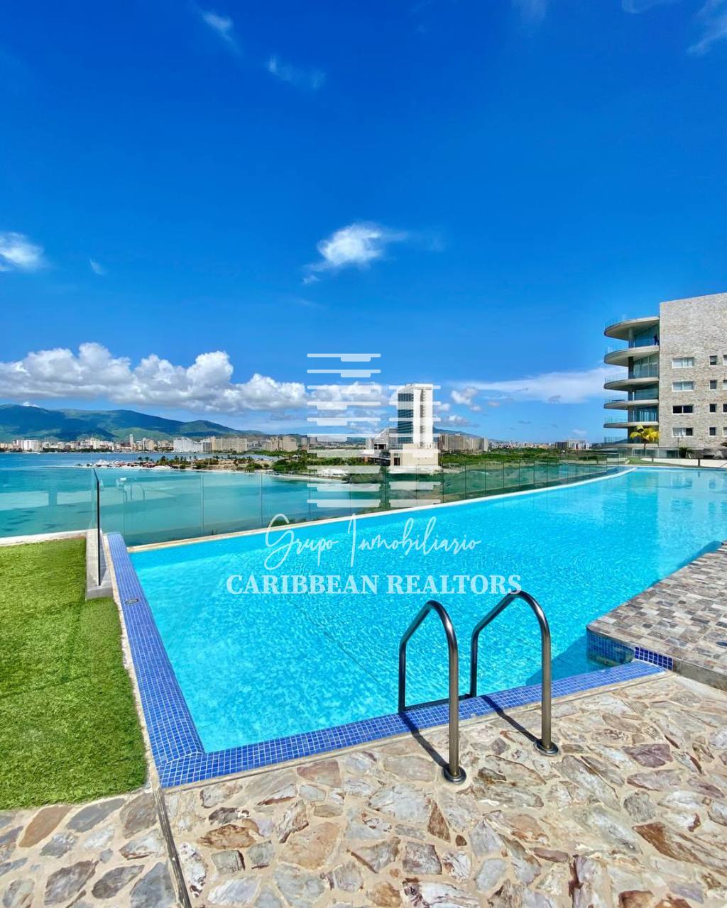 EN VENTA MODERNO APARTAMENTO CON VISTA AL MAR EN EL CONJUNTO RESIDENCIAL MORRO DE LA MAR II. 