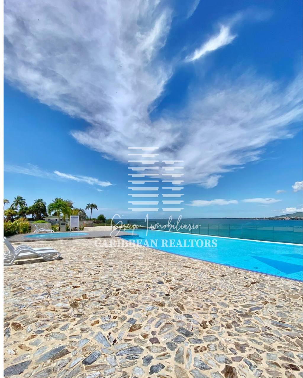 EN VENTA MODERNO APARTAMENTO CON VISTA AL MAR EN EL CONJUNTO RESIDENCIAL MORRO DE LA MAR II. 