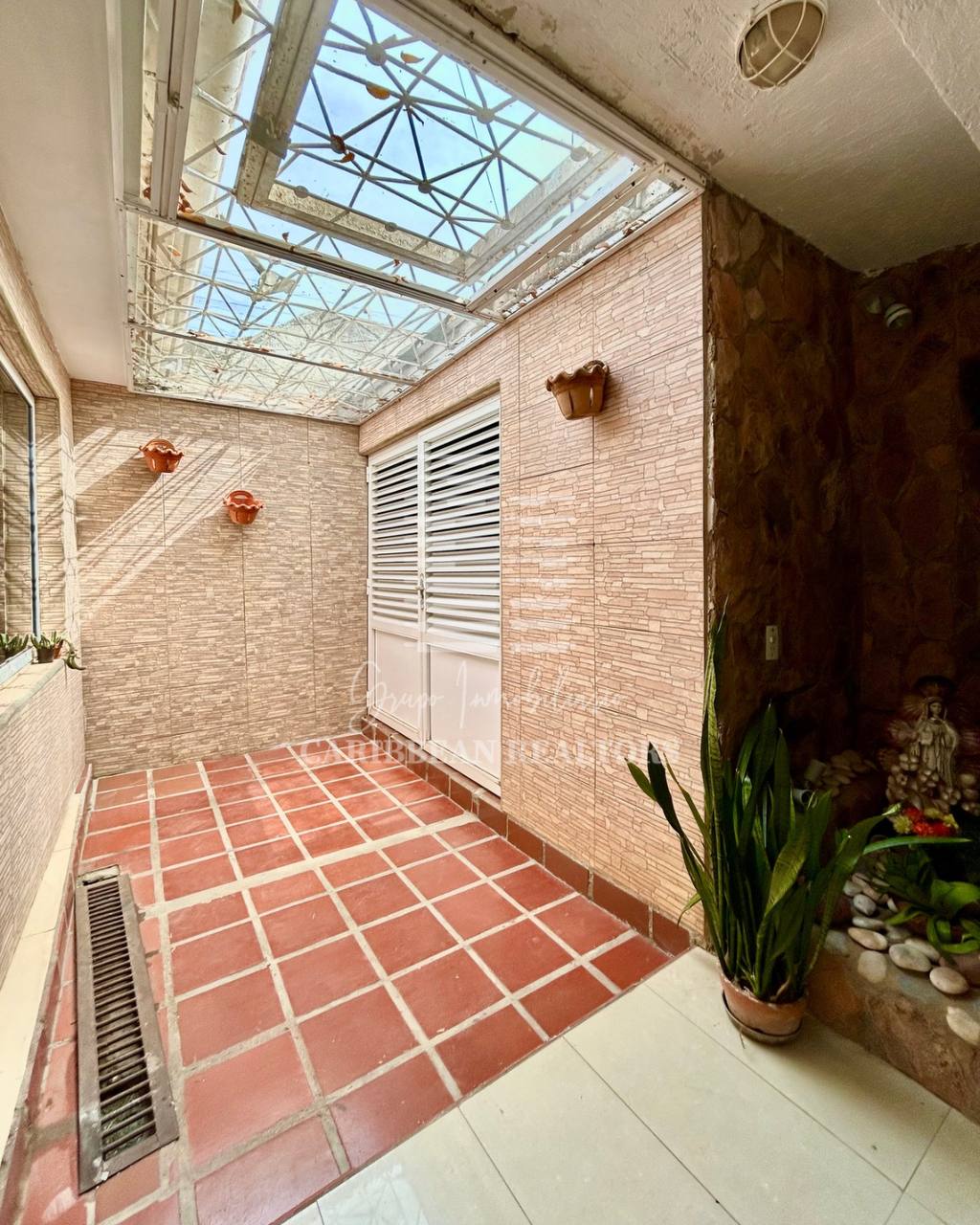 EN VENTA TOWNHOUSE EN EL CONJUNTO RESIDENCIAL ROBLEMAR. NUEVO MUNDO