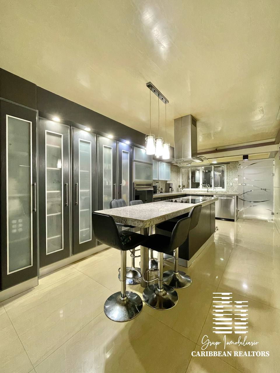 EN VENTA TOWN HOUSE EN EL CONJUNTO RESIDENCIAL AGUAMARINA COUNTRY CLUB. PARAISO II. PAMPATAR.