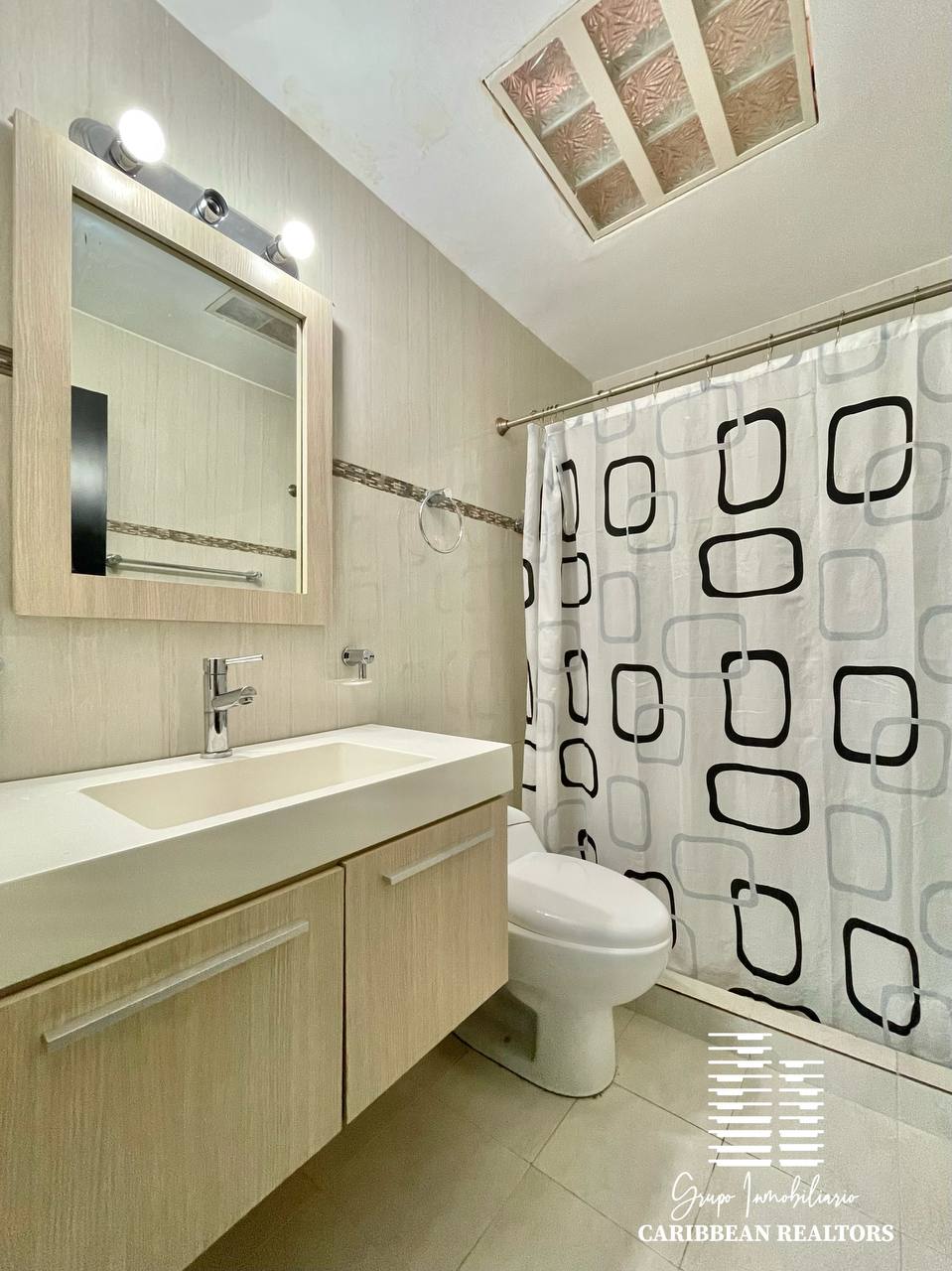 EN VENTA TOWN HOUSE EN EL CONJUNTO RESIDENCIAL AGUAMARINA COUNTRY CLUB. PARAISO II. PAMPATAR.