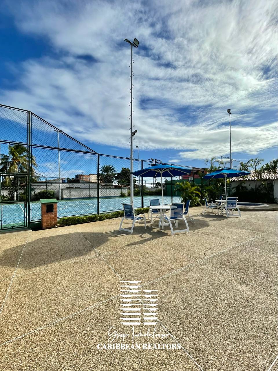 EN VENTA TOWN HOUSE EN EL CONJUNTO RESIDENCIAL AGUAMARINA COUNTRY CLUB. PARAISO II. PAMPATAR.