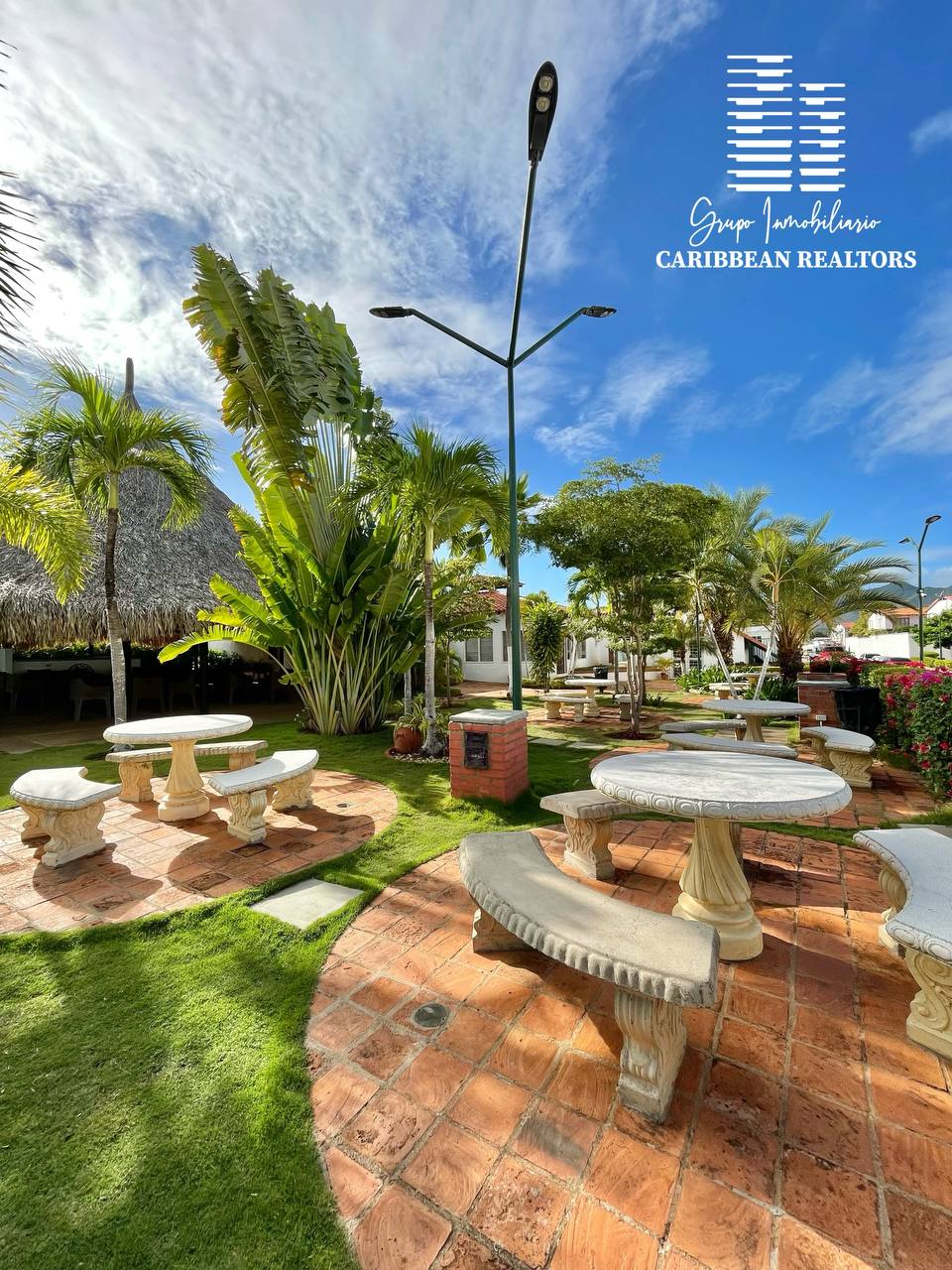 EN VENTA TOWN HOUSE EN EL CONJUNTO RESIDENCIAL AGUAMARINA COUNTRY CLUB. PARAISO II. PAMPATAR.