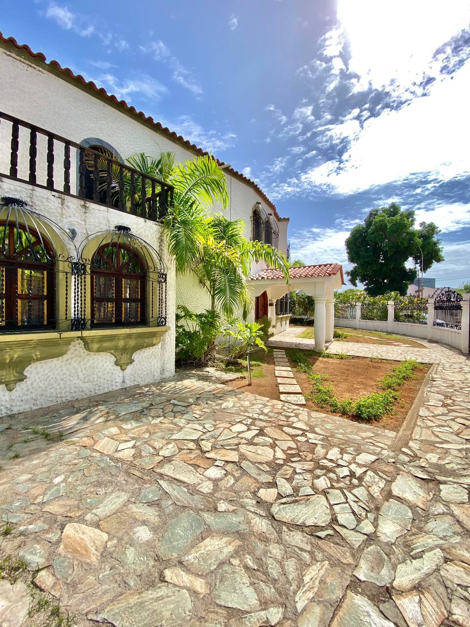 EN VENTA CASA QUINTA EN LA URBANIZACIÓN JORGE COLL.