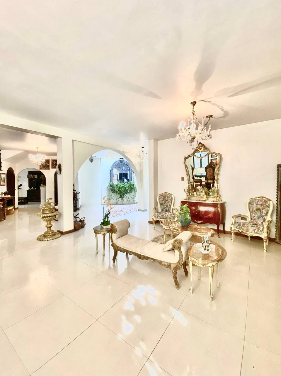 EN VENTA CASA QUINTA EN LA URBANIZACIÓN JORGE COLL.