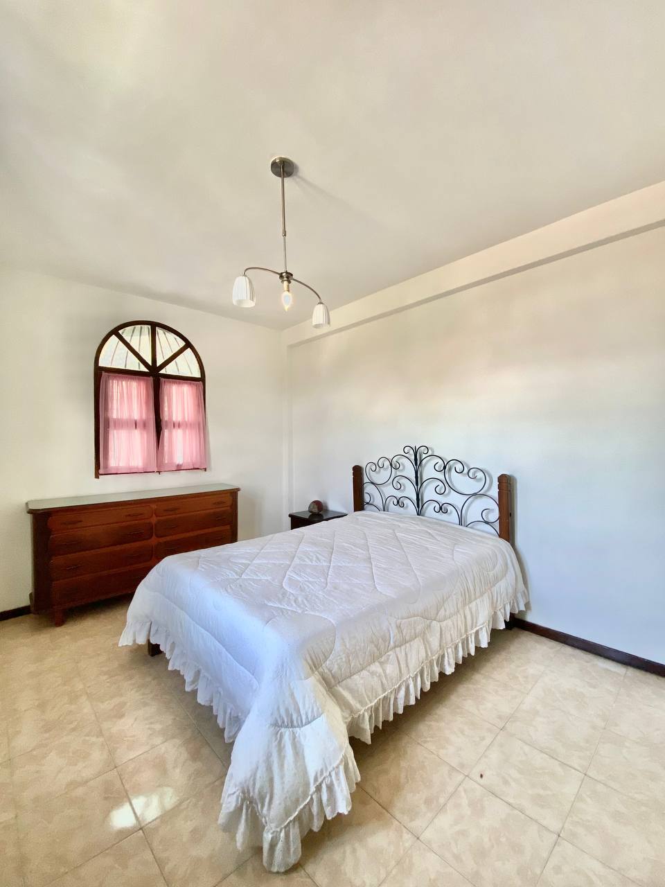 EN VENTA CASA QUINTA EN LA URBANIZACIÓN JORGE COLL.